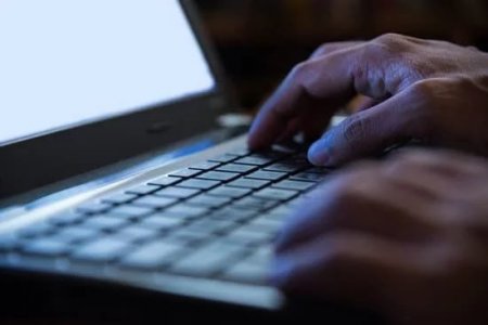 Noutbukları oturacaqların altında gizlətdi, sərhədi keçəndə tutuldu