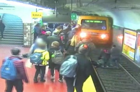 Metroda dəhşətli anlar - ANBAAN VİDEO