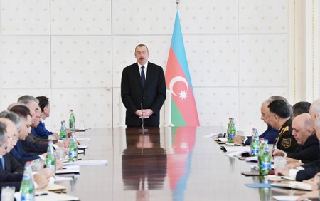Prezident Vergilər nazirini işdən çıxardı və İqtisadiyyat naziri təyin etdi