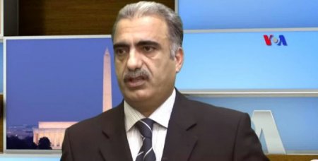 77 yaşlı deputat danışdı, heç kim nə demək istədiyini başa düşə bilmədi - Video