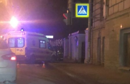 Gənc qız trolleybusun altında belə can verdi - VİDEO