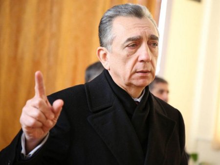 Eldar Əzizov sürüşmə ərazisinə gedib