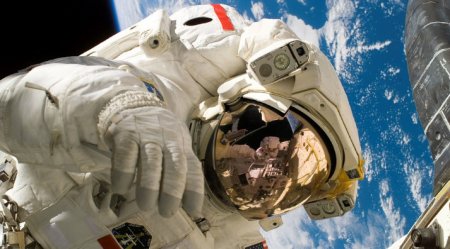 Astronavt zibili açıq kosmosa atdı