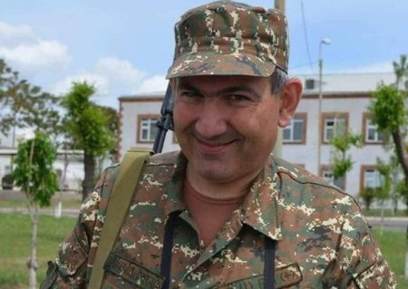 Blogerlər Paşinyanı İFŞA ETDİLƏR: “Aprel döyüşlərində iştirak etməyib”