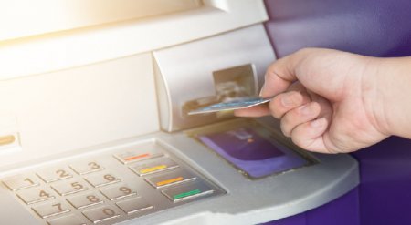 “İşdən çıxan məmurlar 300 manatla dolansınlar, görüm necə dolanırlar” - Hüquq müdafiəçisi