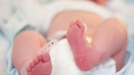 Ermənistanda körpələr qanunsuz olaraq əcnəbilərə övladlığa verilib