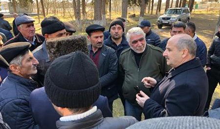 Çingiz Qənizadə İmişlidə seçiciləri ilə bir arada - Foto