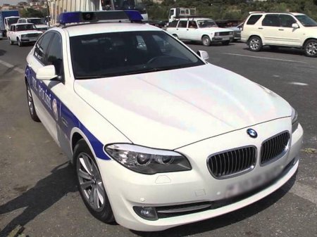 Polis yolda həyat üçün təhlükəli hərəkətlər edən gəncləri axtarır - Video