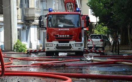 Binanın damında son bir ayda ikinci yanğın baş verib