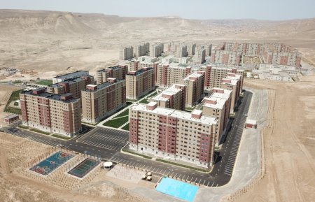 Prezident İlham Əliyev məcburi köçkünlər üçün salınmış “Qobu Park-3” yaşayış kompleksinin açılışında iştirak edib