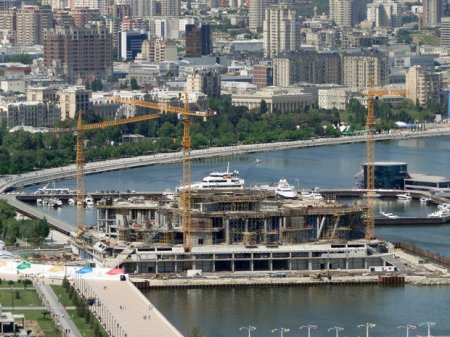 Bakı portundakı gəmilər Zəngilanın işğaldan azad olma xəbərini fit verməklə qeyd etdilər - VİDEO